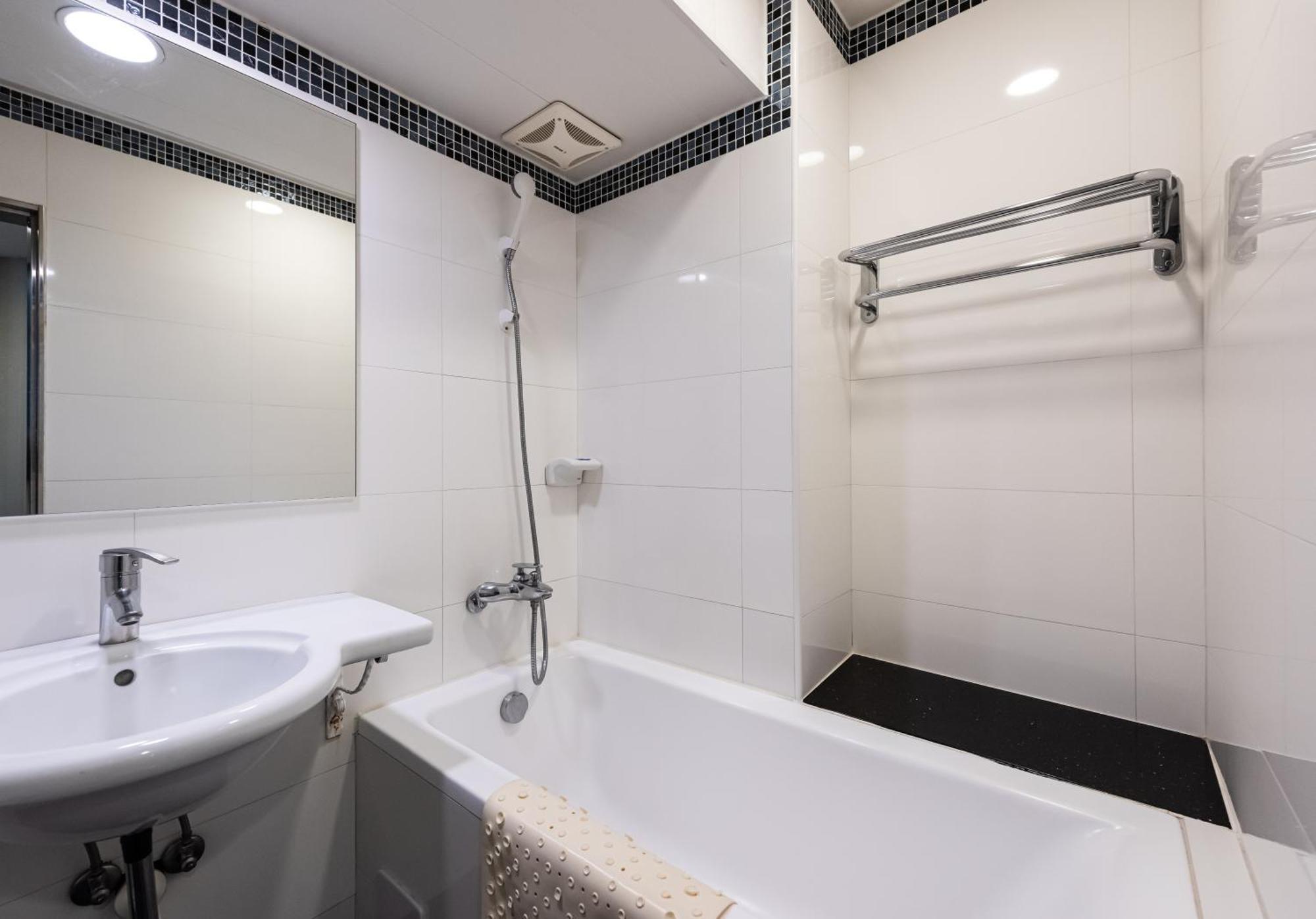 Hub Hotel - Zhongshan Branch Тайпей Екстериор снимка