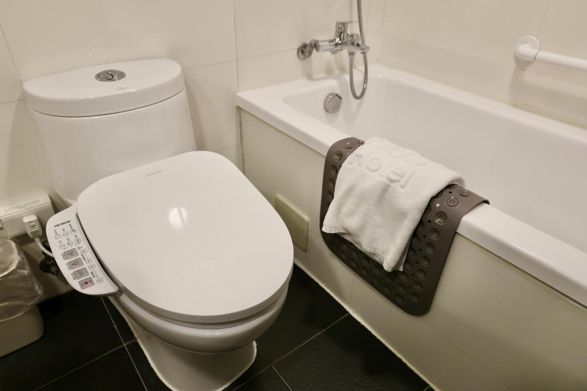 Hub Hotel - Zhongshan Branch Тайпей Екстериор снимка