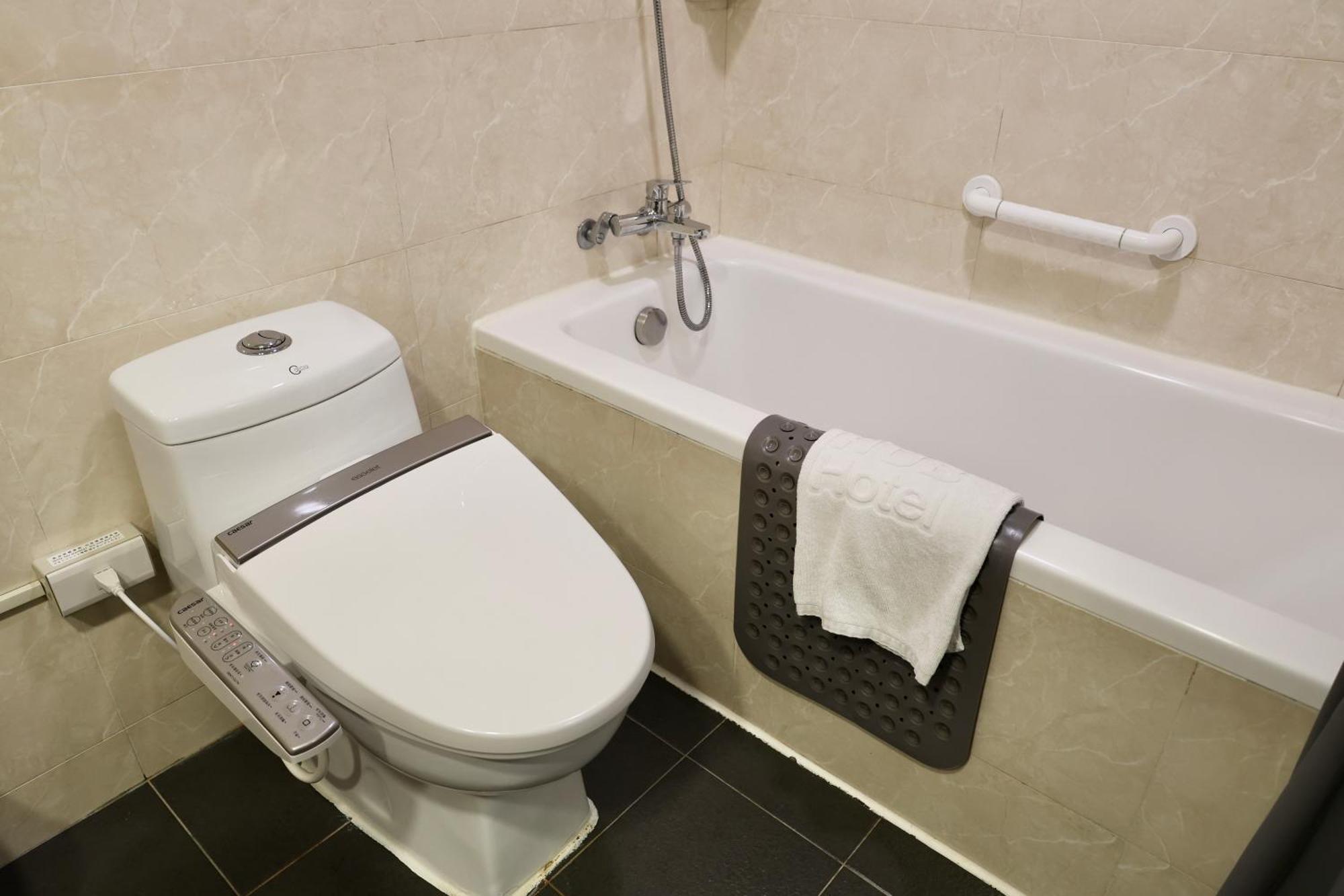 Hub Hotel - Zhongshan Branch Тайпей Екстериор снимка