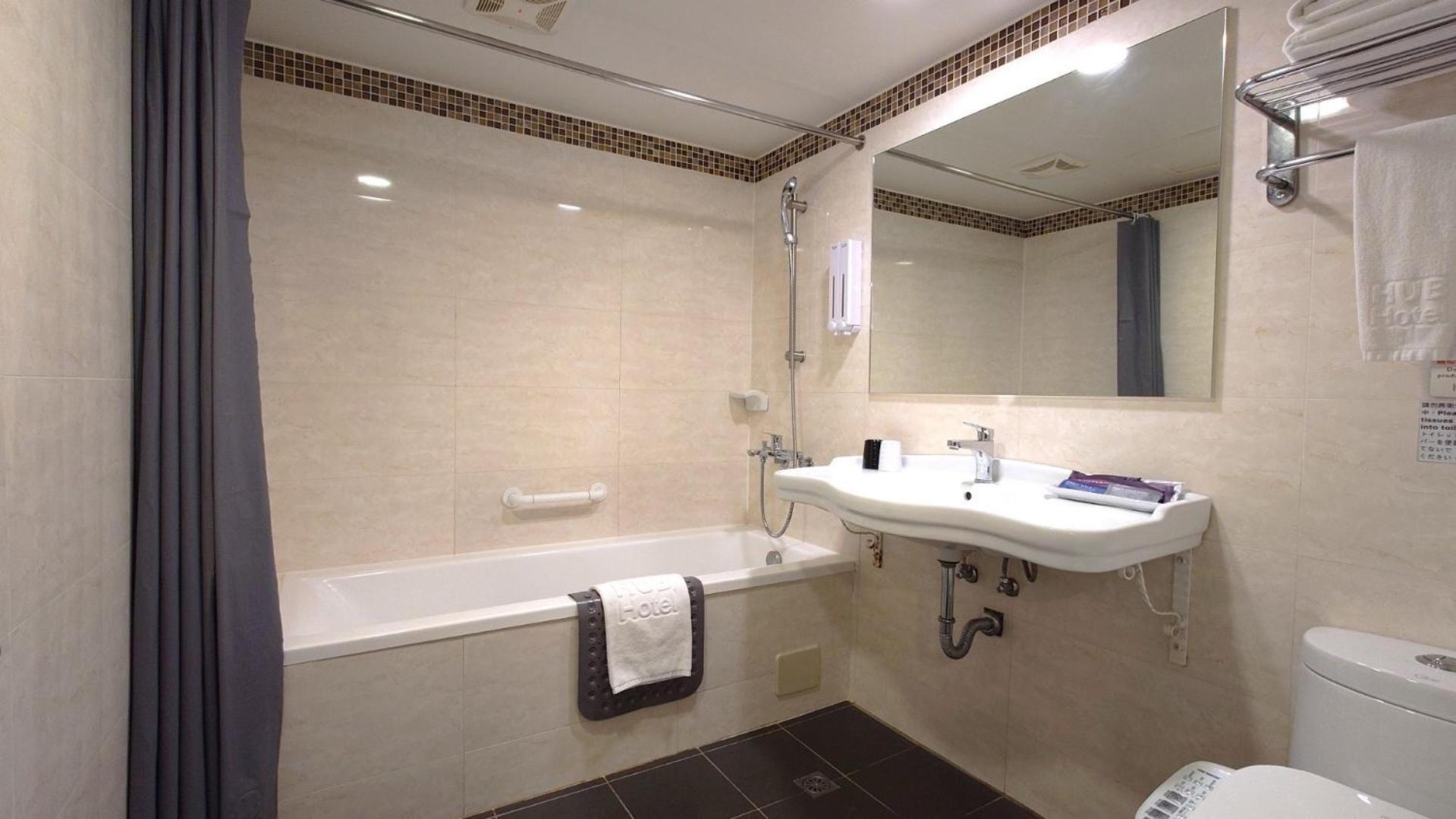 Hub Hotel - Zhongshan Branch Тайпей Екстериор снимка