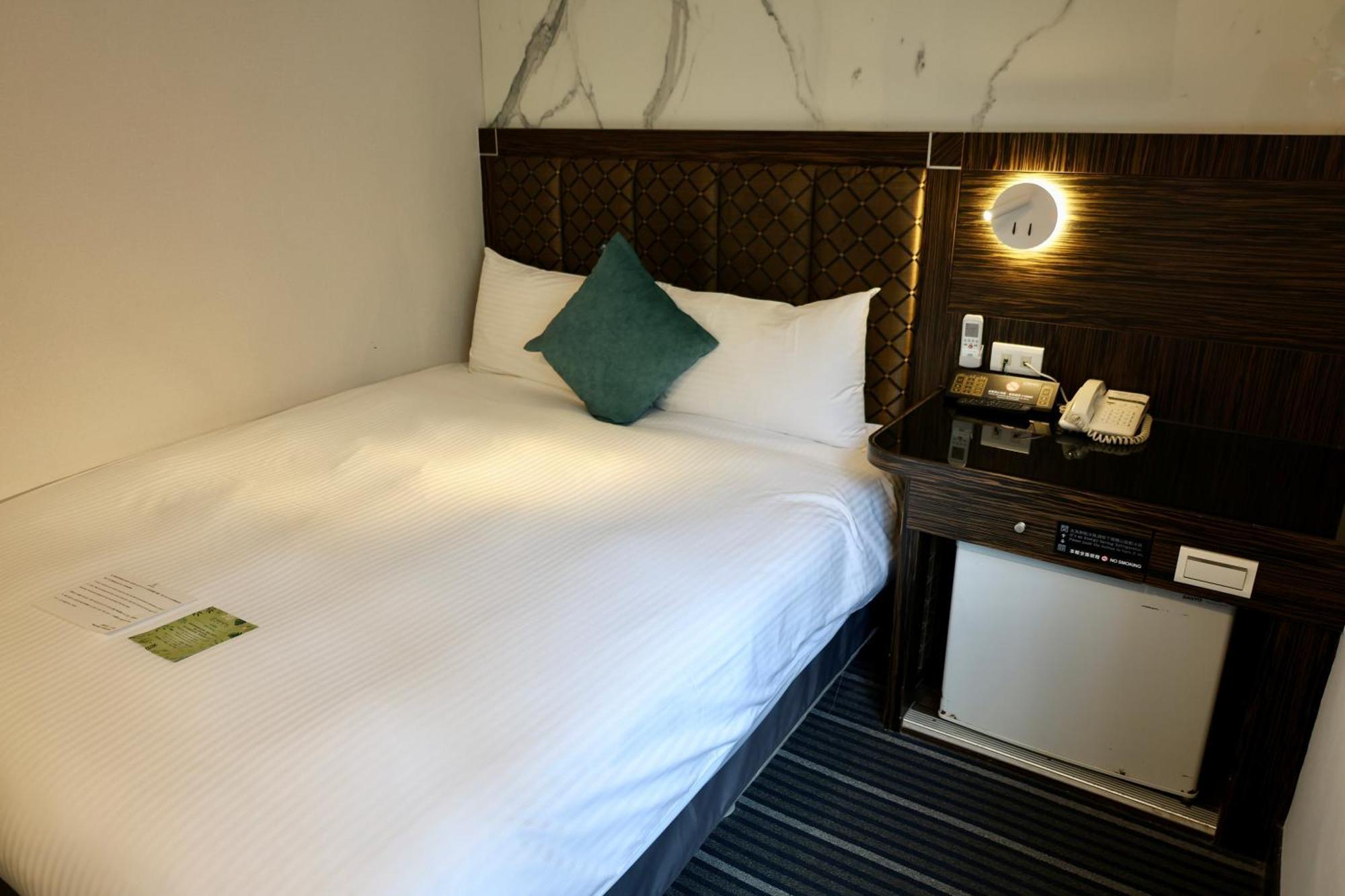 Hub Hotel - Zhongshan Branch Тайпей Екстериор снимка