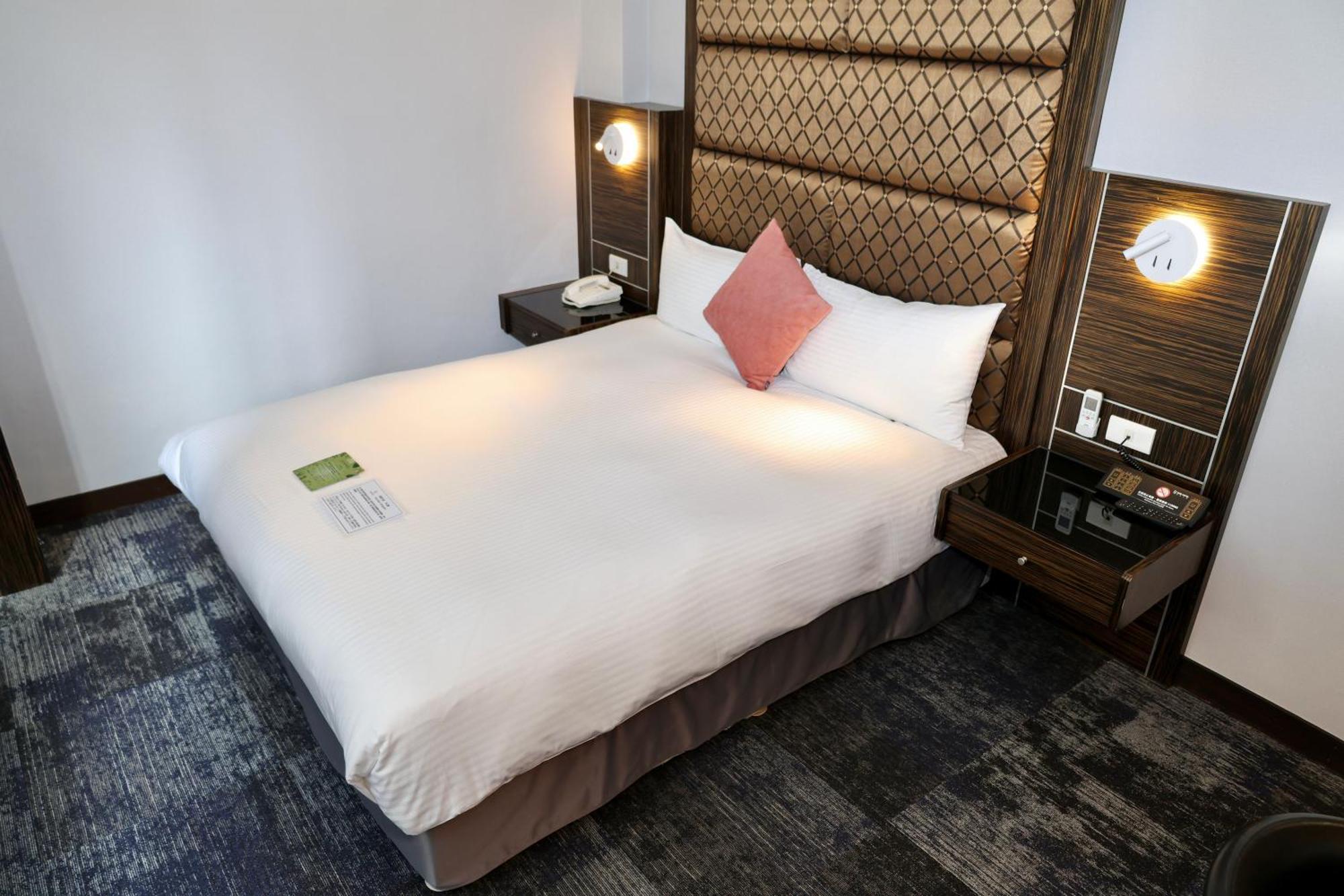 Hub Hotel - Zhongshan Branch Тайпей Екстериор снимка