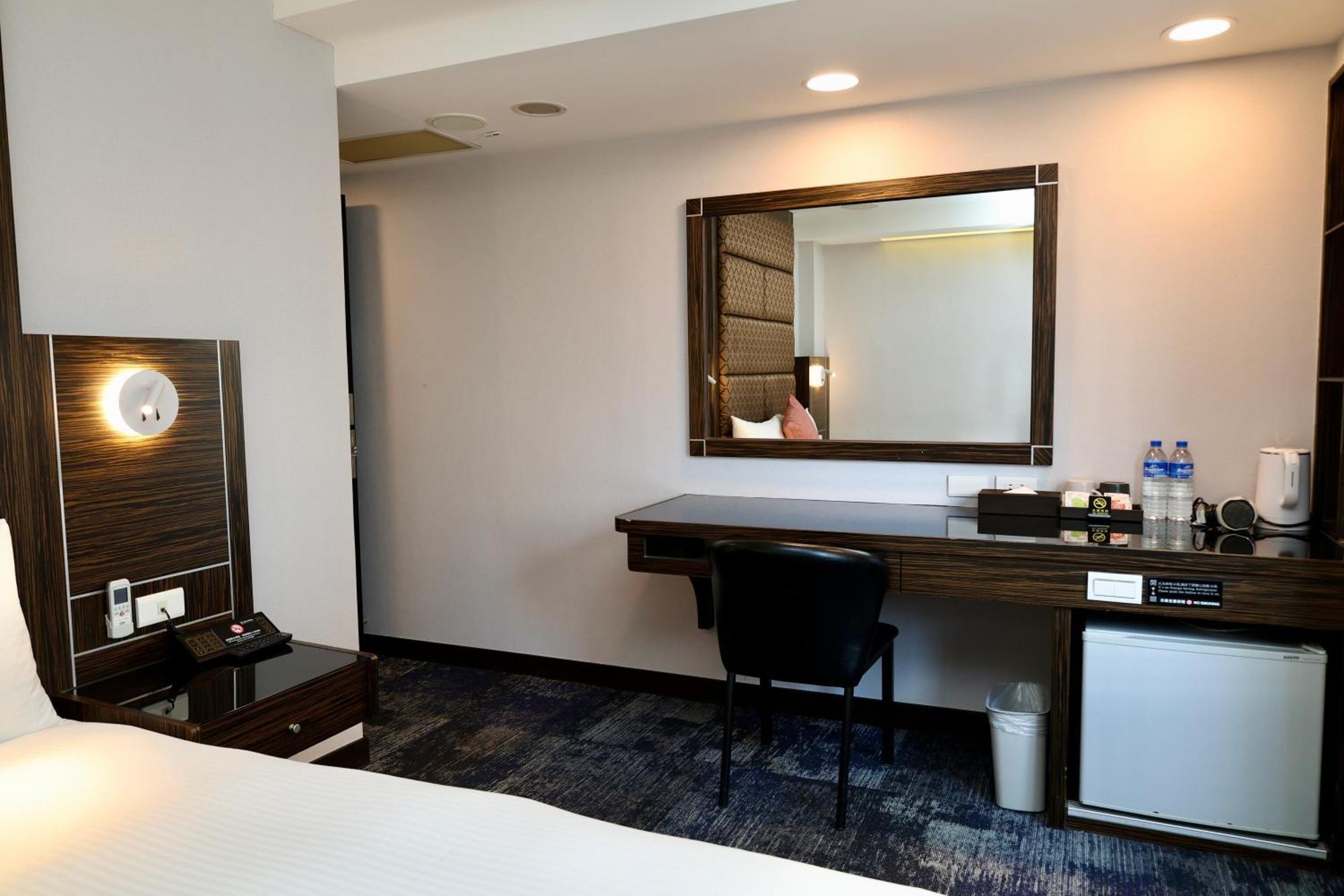Hub Hotel - Zhongshan Branch Тайпей Екстериор снимка